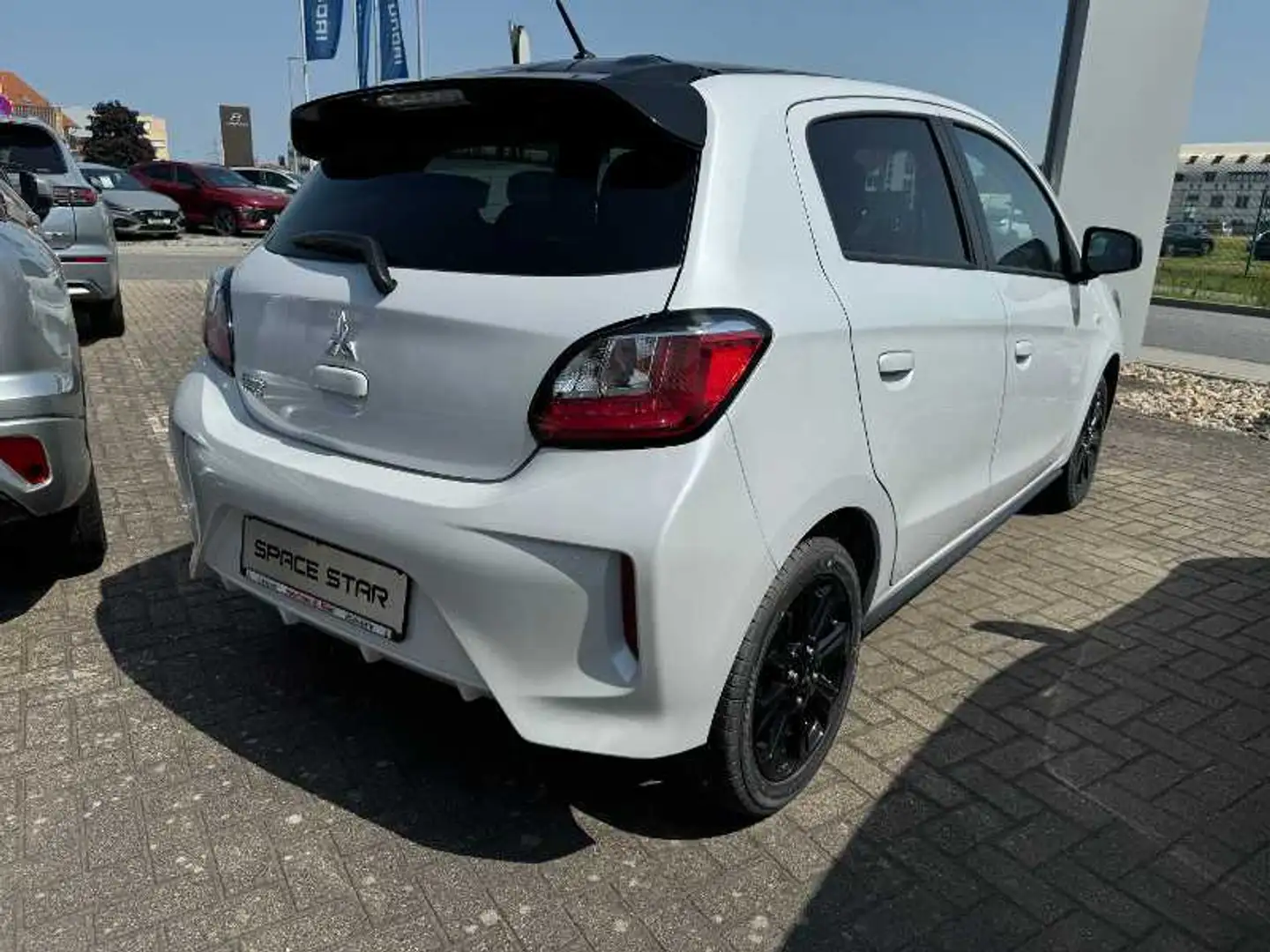 Mitsubishi Space Star Select+ Black 1.2 5-Gang Weiß - 2