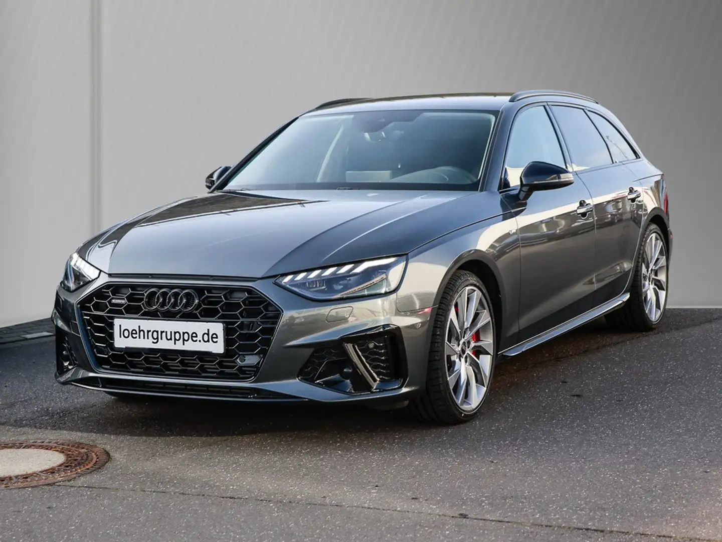 Audi A4 Avant 45 TFSI S line competition + Matrix AHK Grau - 2