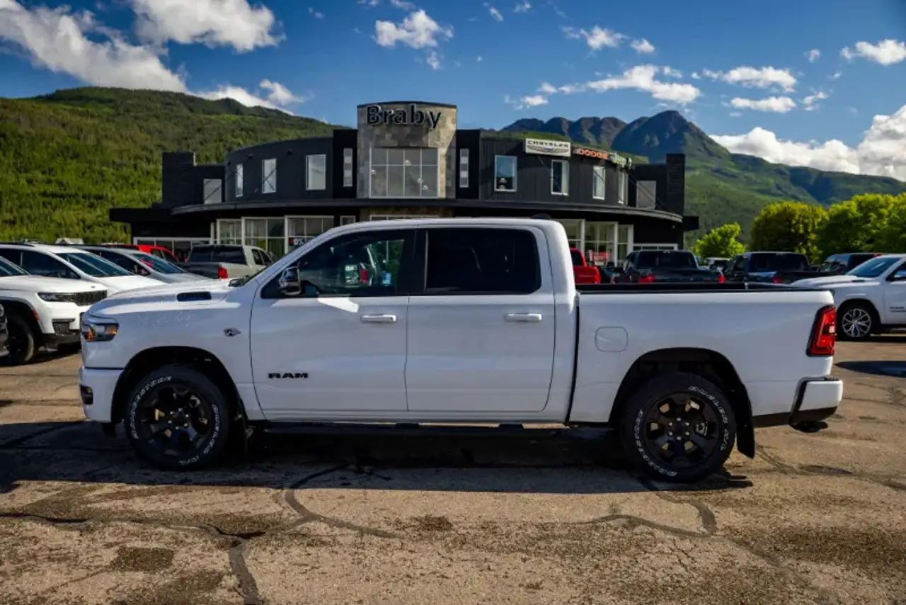 RAM 1500 снимка RAM 1500