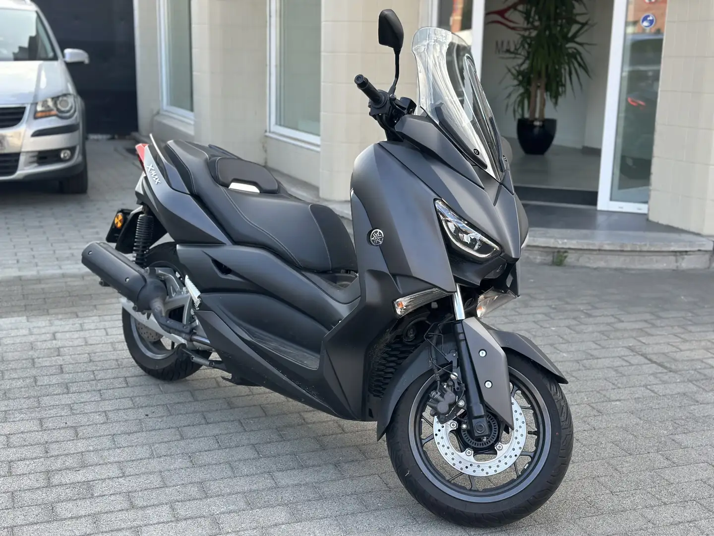 Yamaha X-Max 125 Zwart - 2