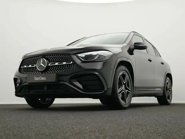 Mercedes-Benz GLA view 10