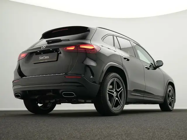Mercedes-Benz GLA view 11
