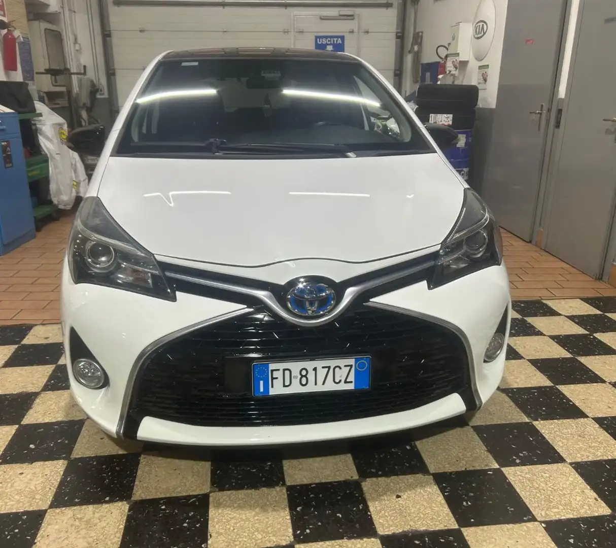 Toyota Yaris 1.5 Hybrid 5 porte Style Tetto Panoramico Wit - 2