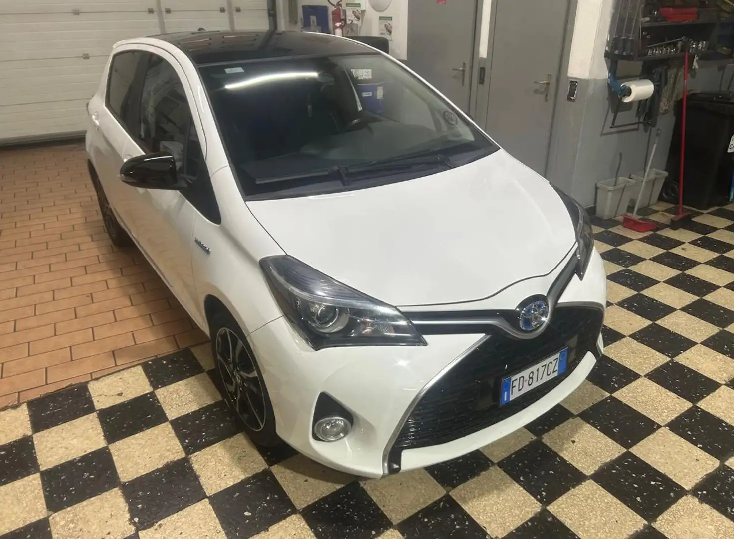 Toyota Yaris 1.5 Hybrid 5 porte Style Tetto Panoramico Wit - 1