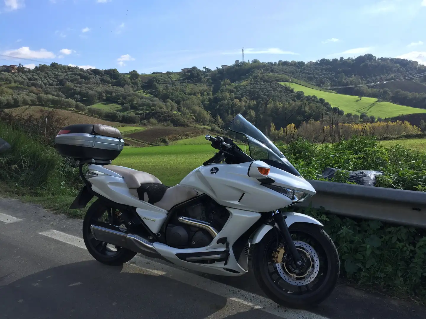 Honda DN-01 Білий - 1