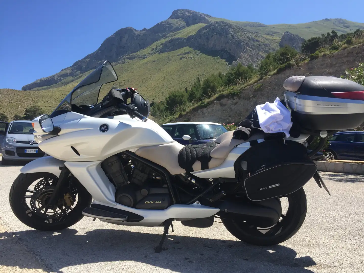 Honda DN-01 Білий - 2