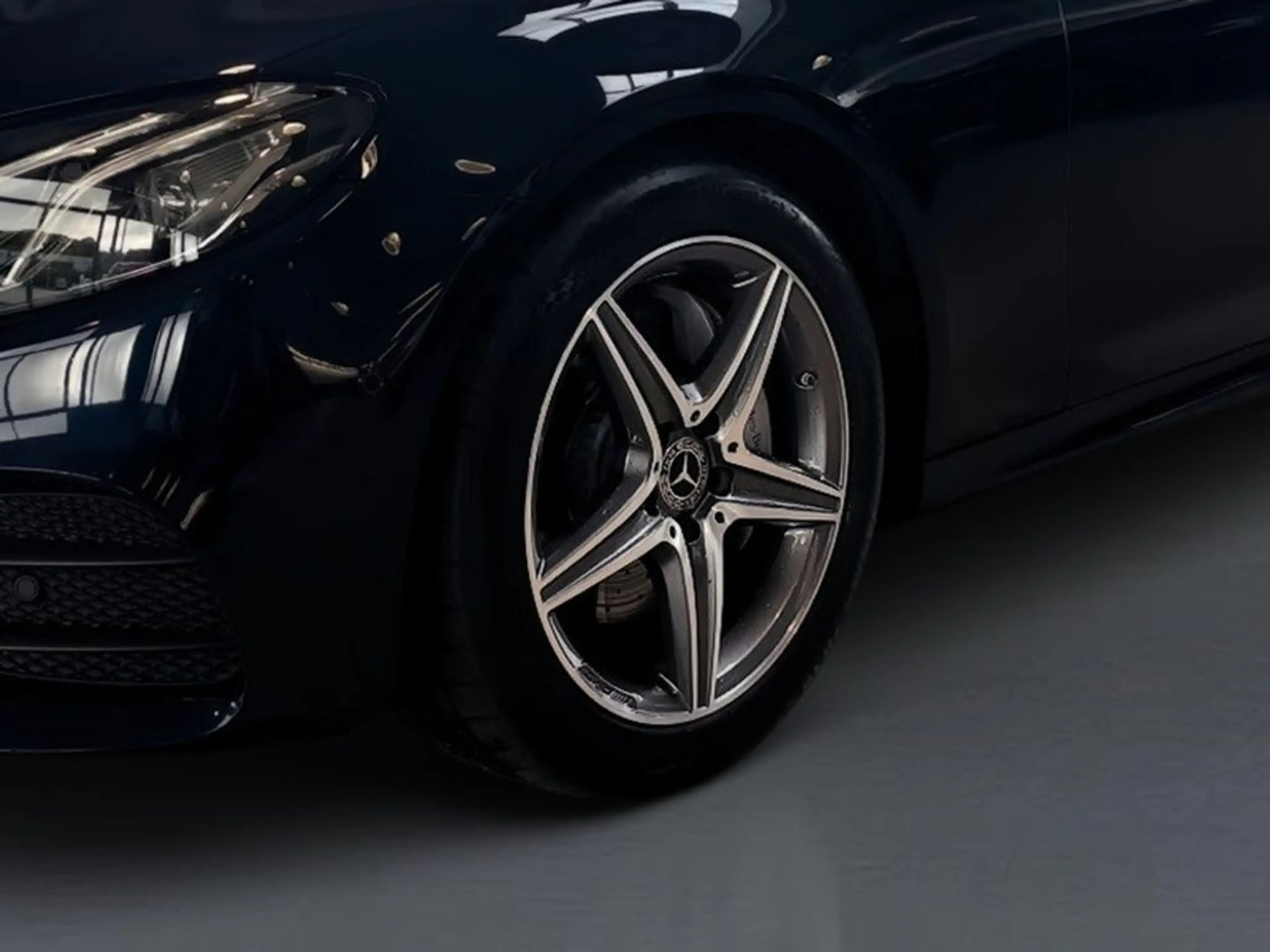 Mercedes-Benz E 220 d AMG+TOTWINKEL+WIDE+KAMERA+NAVI+AMBIENTE — photo 3