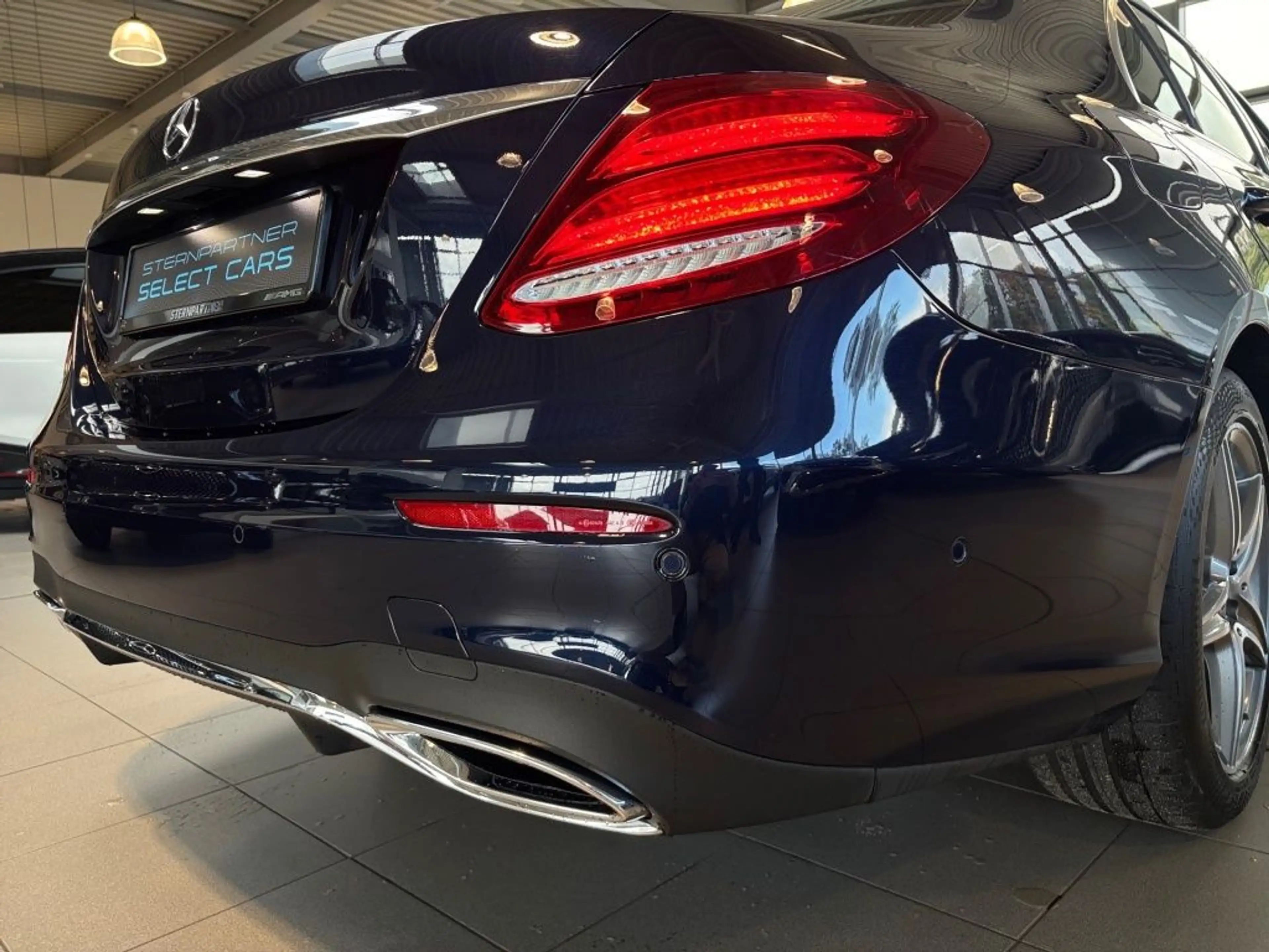 Mercedes-Benz E 220 d AMG+TOTWINKEL+WIDE+KAMERA+NAVI+AMBIENTE — photo 11