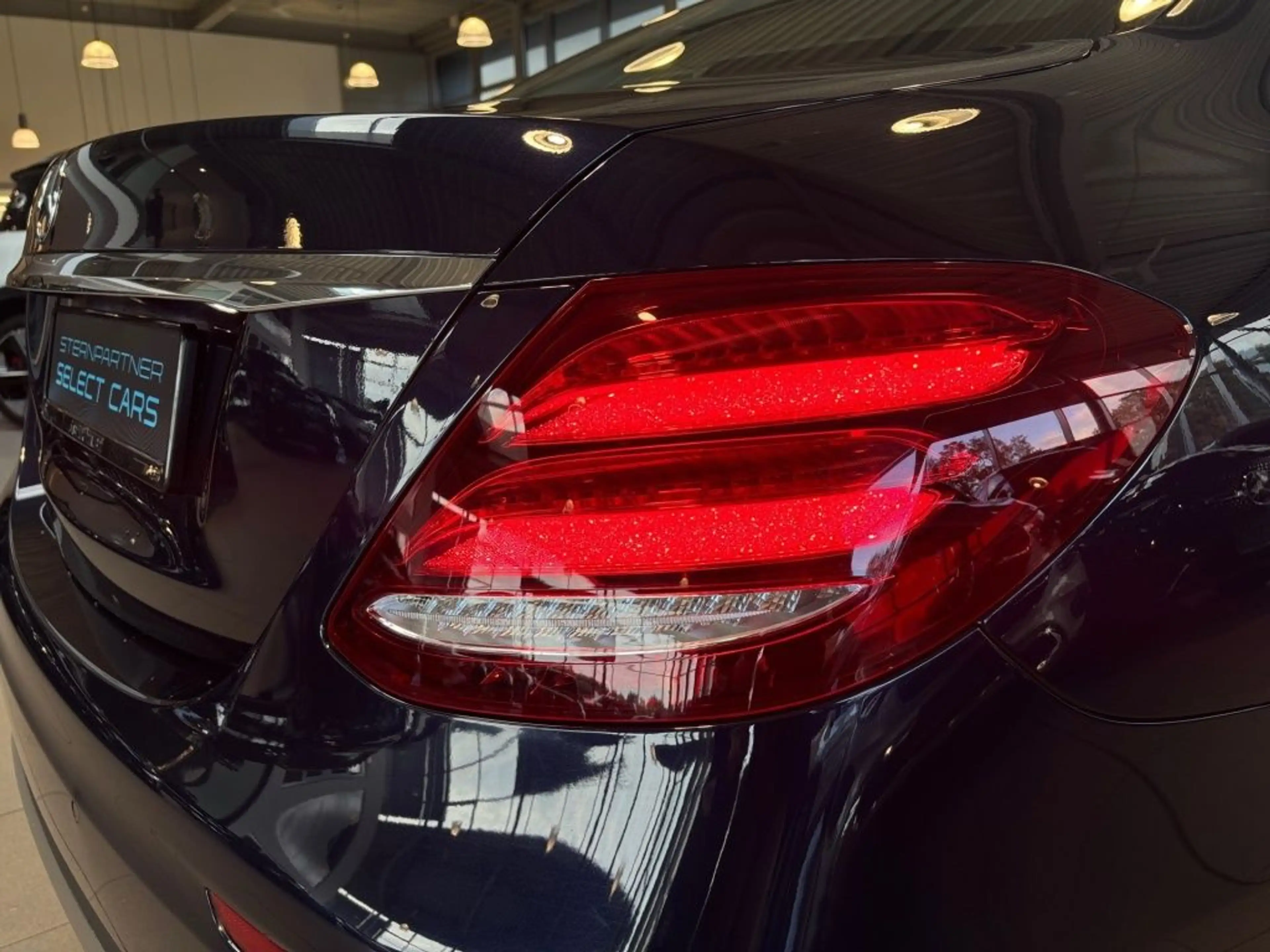 Mercedes-Benz E 220 d AMG+TOTWINKEL+WIDE+KAMERA+NAVI+AMBIENTE — photo 10