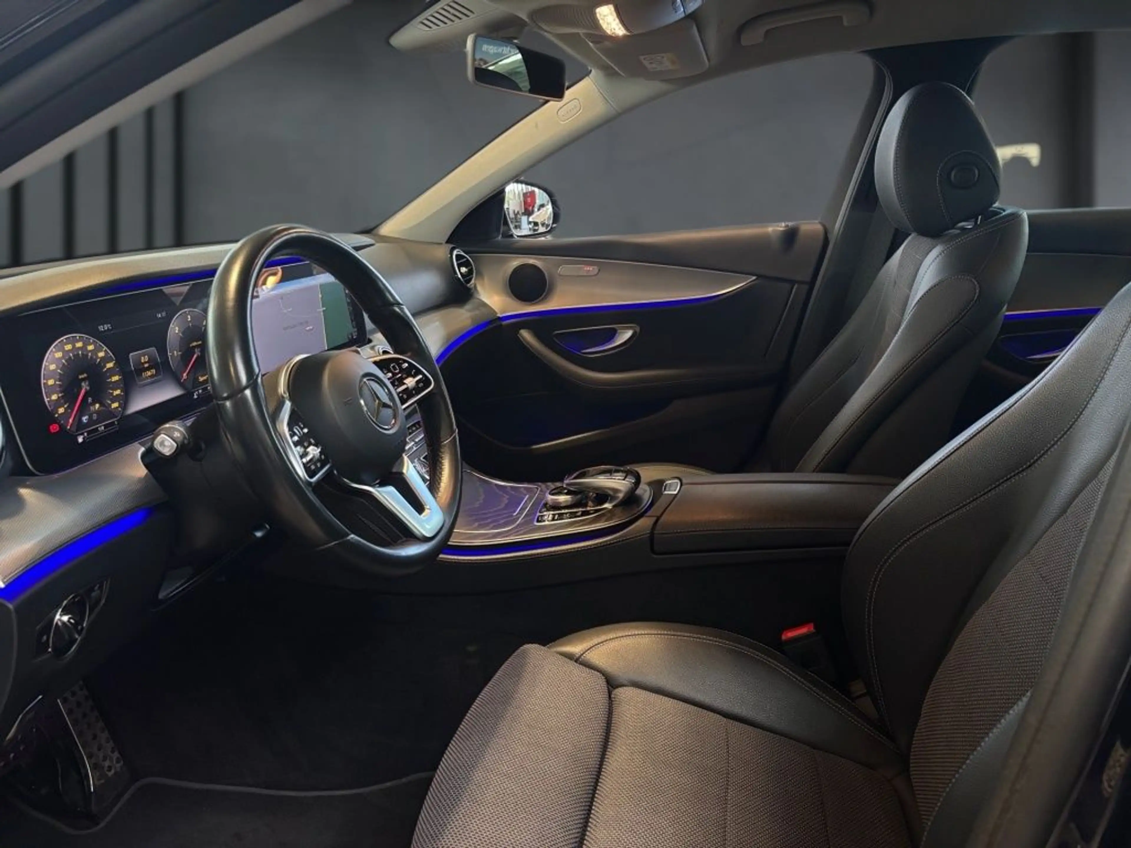 Mercedes-Benz E 220 d AMG+TOTWINKEL+WIDE+KAMERA+NAVI+AMBIENTE — photo 6