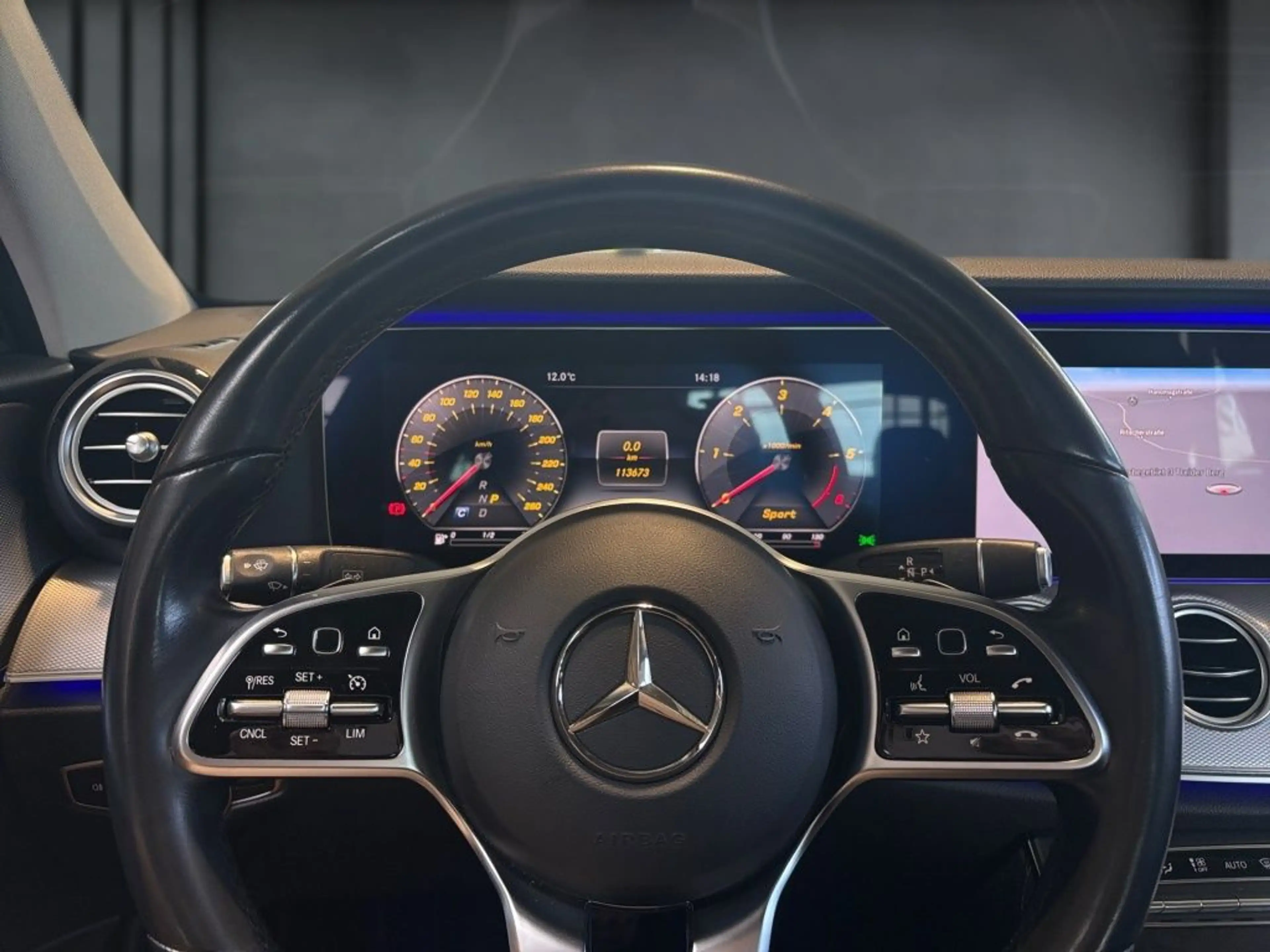 Mercedes-Benz E 220 d AMG+TOTWINKEL+WIDE+KAMERA+NAVI+AMBIENTE — photo 7