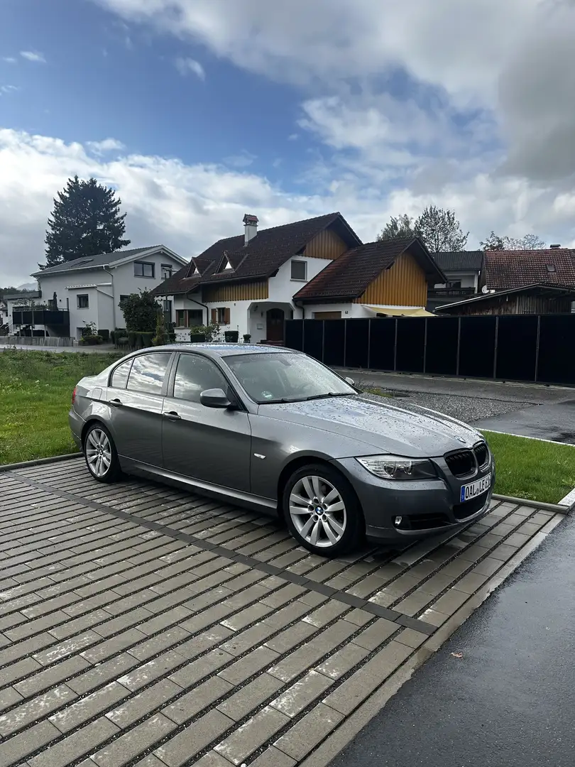 BMW 320 320i Österreich-Paket - 1