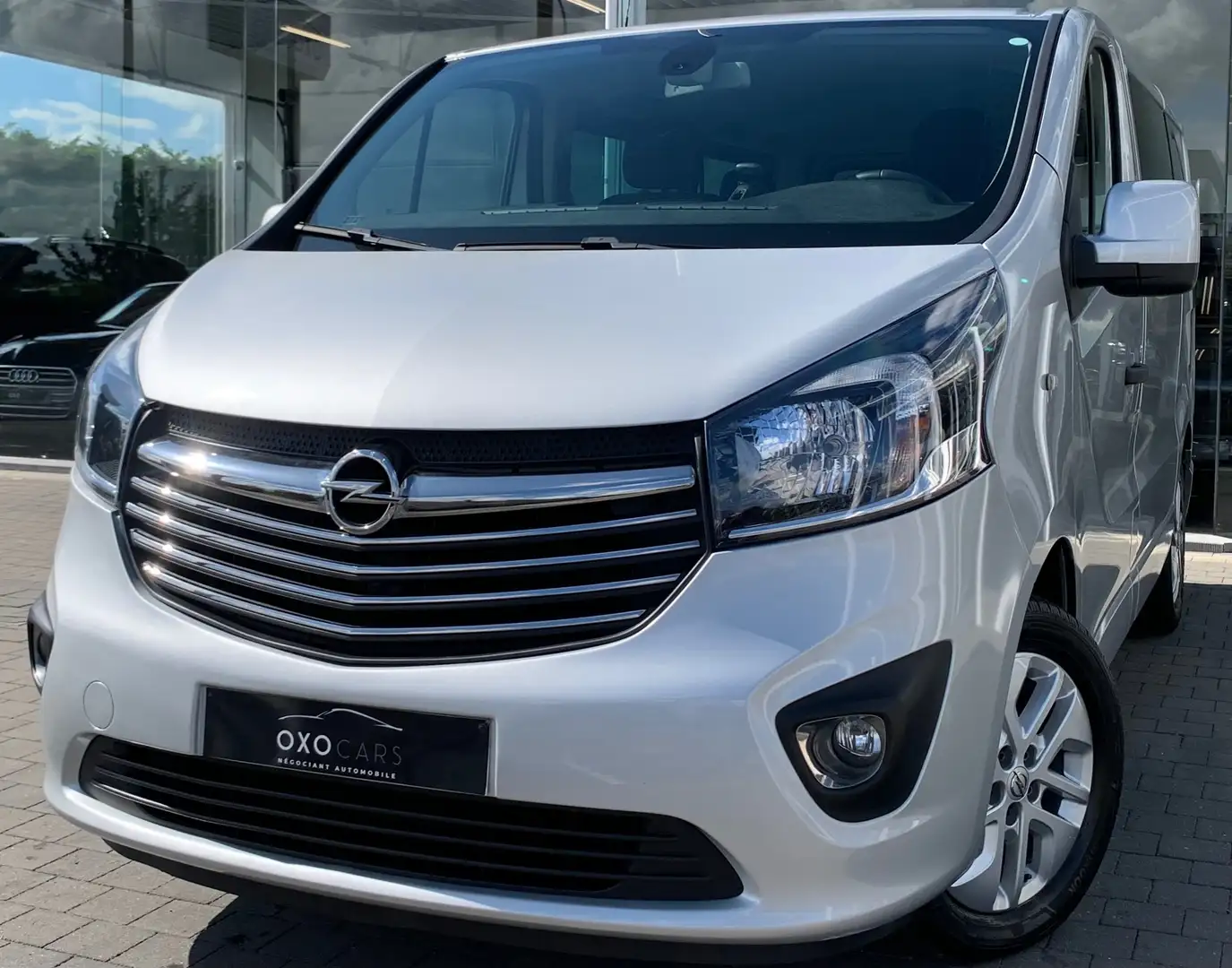 Renault Trafic 1.6 CDTi / 8 Places / Airco / GPS / Cruise Grau - 1