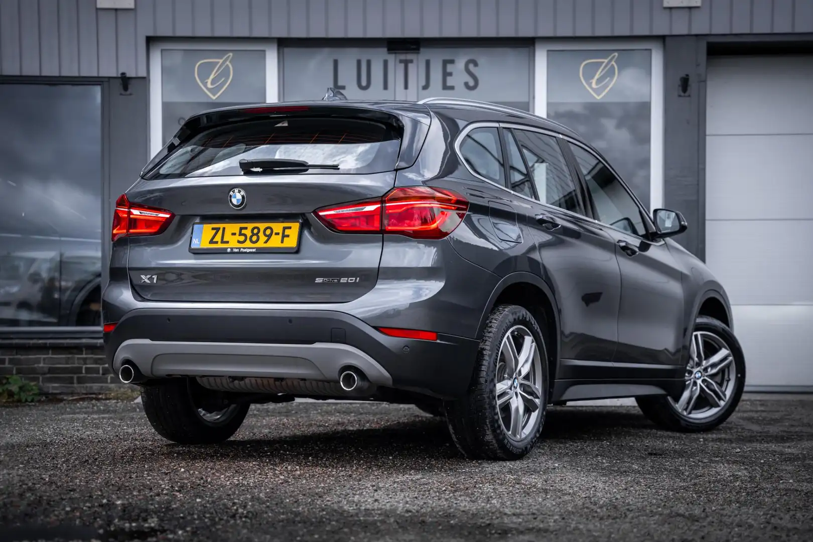 BMW X1 SDrive20i High-Executive Trekhaak I Head-up I NL-a Gris - 2