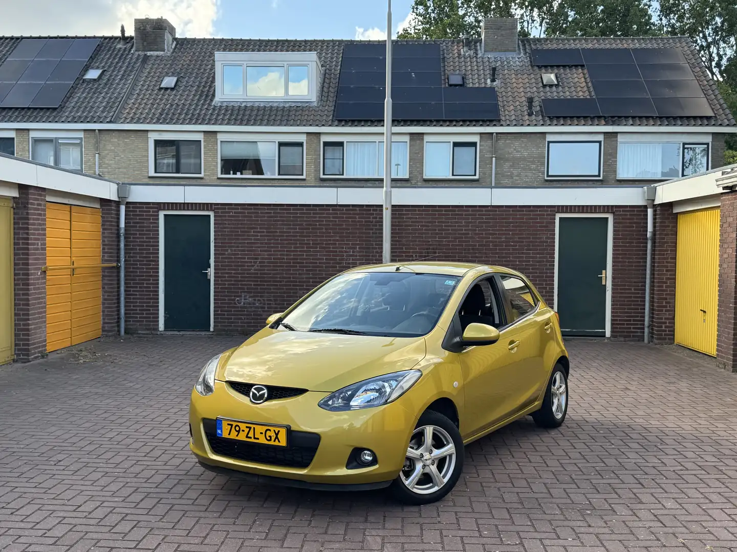 Mazda 2 1.3hp S-VT Executive - NAP - Warme stoelen Gelb - 1