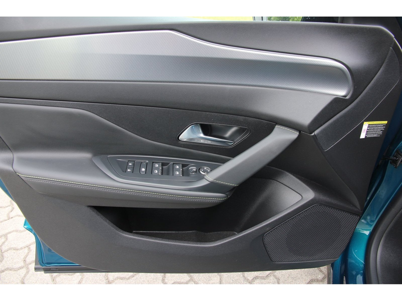 Peugeot 408 GT PT 130 EAT8 Pano Matrix Navi SHZ Carplay — photo 14