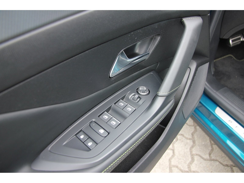 Peugeot 408 GT PT 130 EAT8 Pano Matrix Navi SHZ Carplay — photo 15