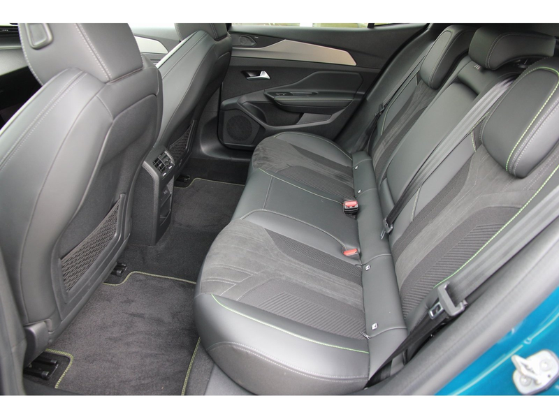 Peugeot 408 GT PT 130 EAT8 Pano Matrix Navi SHZ Carplay — photo 9