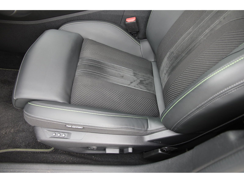 Peugeot 408 GT PT 130 EAT8 Pano Matrix Navi SHZ Carplay — photo 13