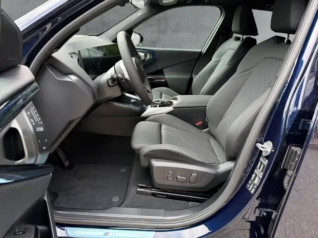 BMW X3 view 8
