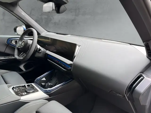 BMW X3 view 12