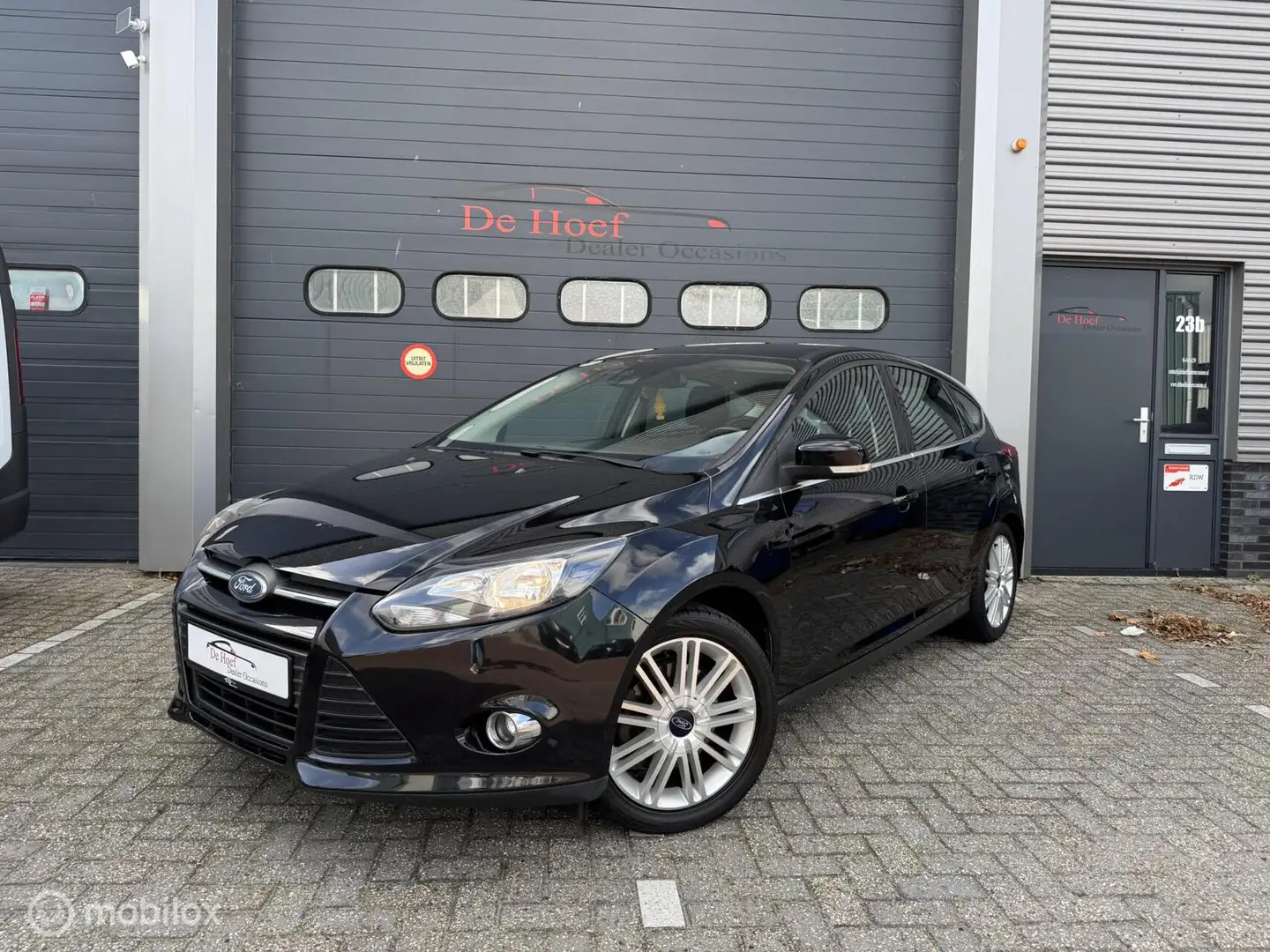 Ford Focus 1.6 EcoBoost Titanium✓Climate ✓Nw Riem ✓Nw APK Zwart - 1