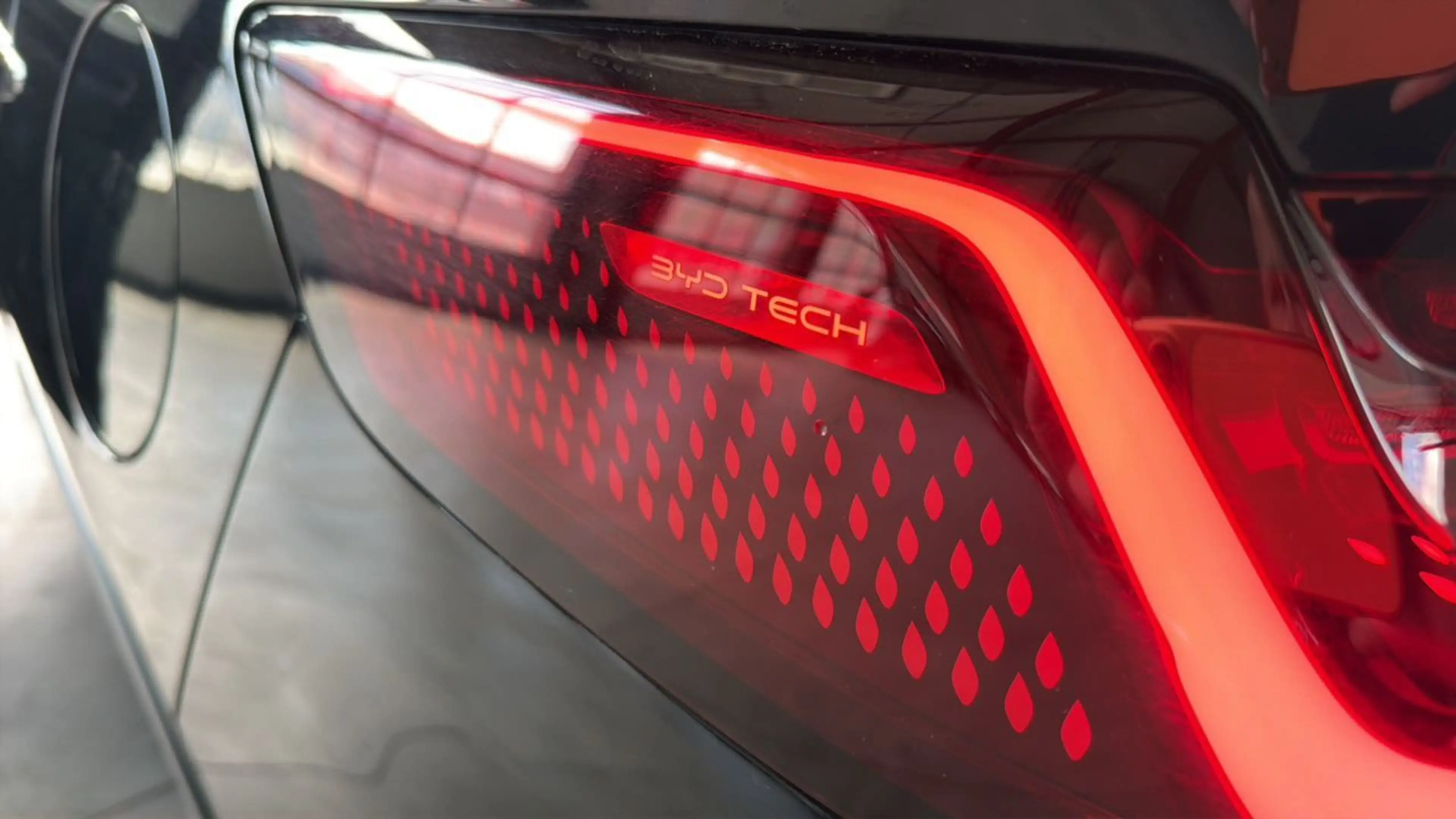 BYD Seal U DM-i Design AWD LED*LEDER*HEAD-UP*SKY*ASSIST*360 — photo 11