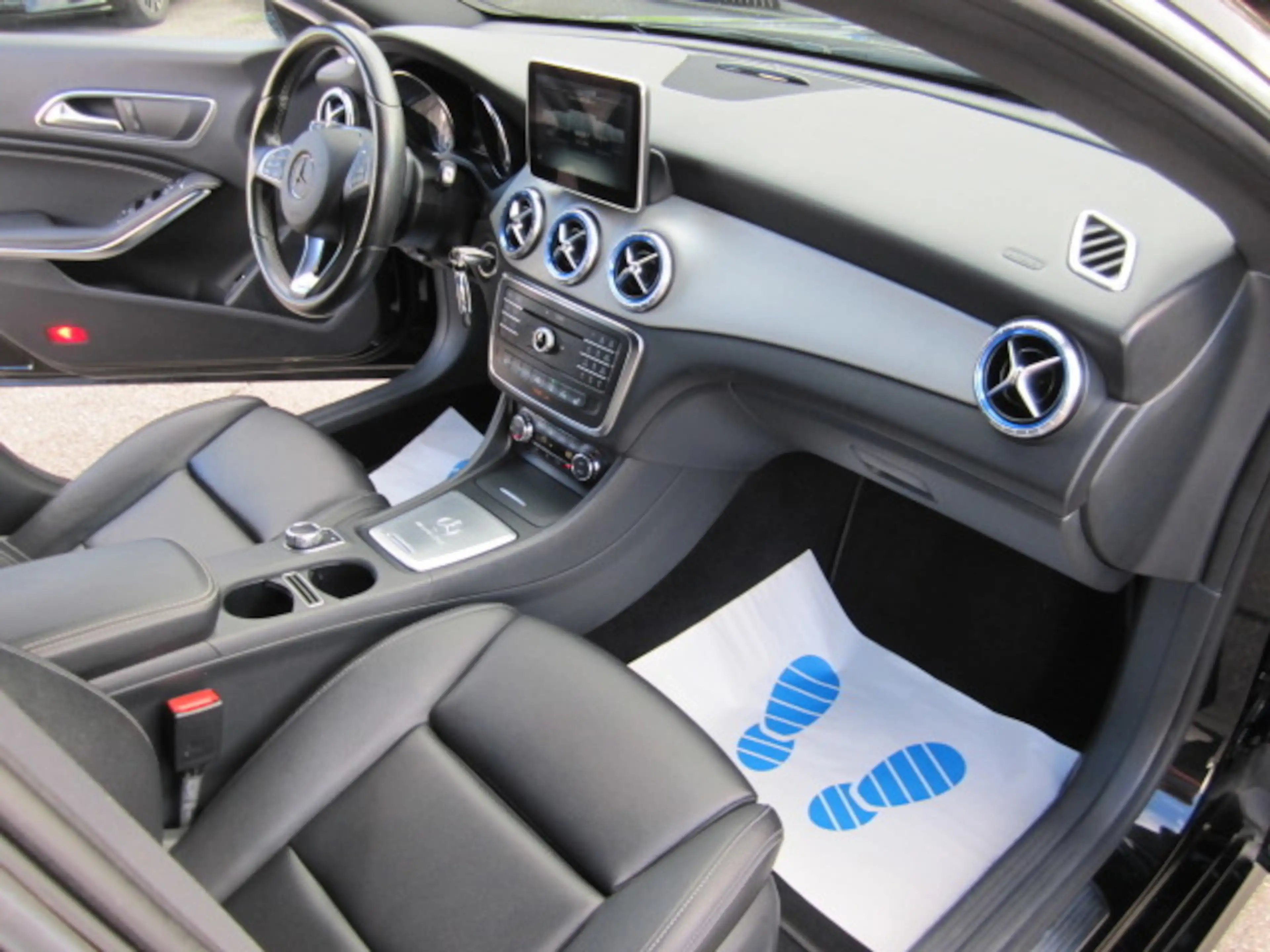 Mercedes-Benz CLA 220 Automatik ~ Leder ~ Navi ~ — photo 10