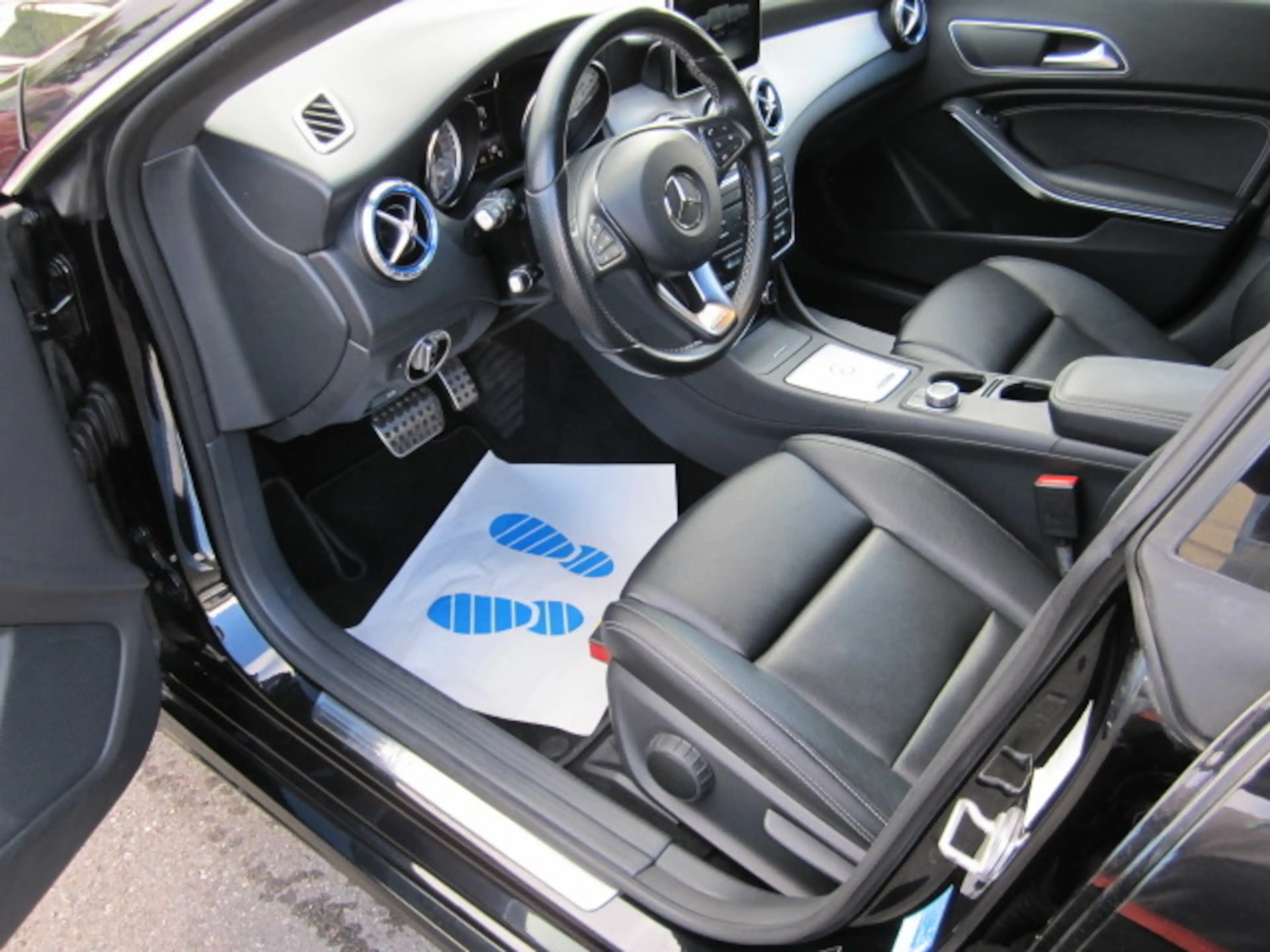 Mercedes-Benz CLA 220 Automatik ~ Leder ~ Navi ~ — photo 6