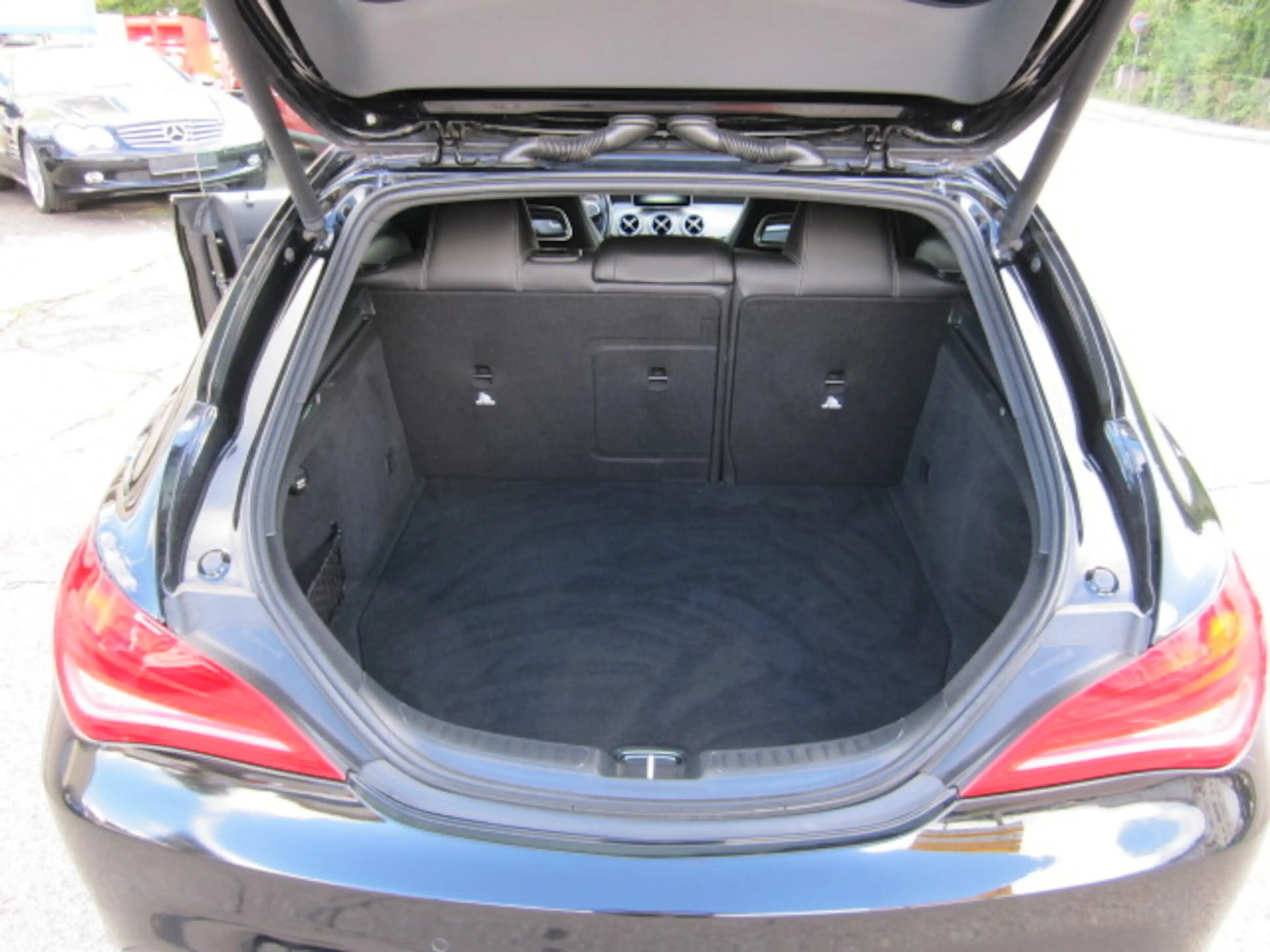 Mercedes-Benz CLA 220 Automatik ~ Leder ~ Navi ~ — photo 12