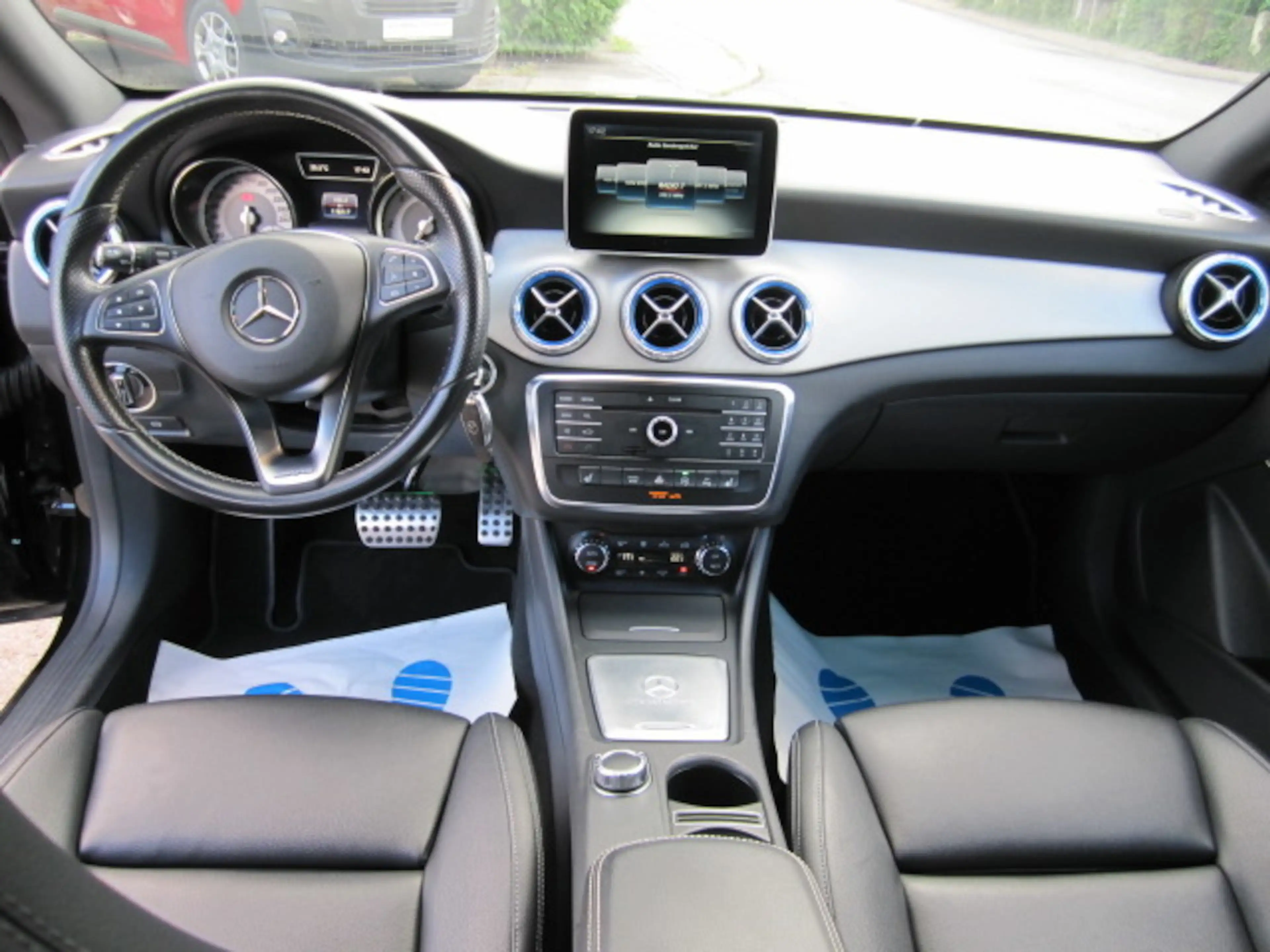 Mercedes-Benz CLA 220 Automatik ~ Leder ~ Navi ~ — photo 8