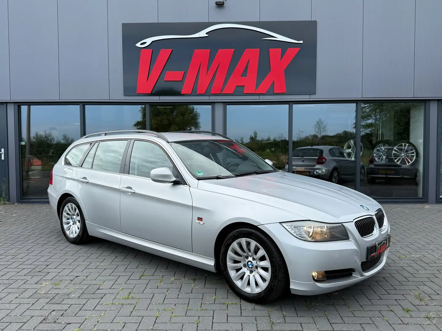 BMW 325 325i LCI 3.0 Touring AUT Executive Leder Clima Sto Gris - 2