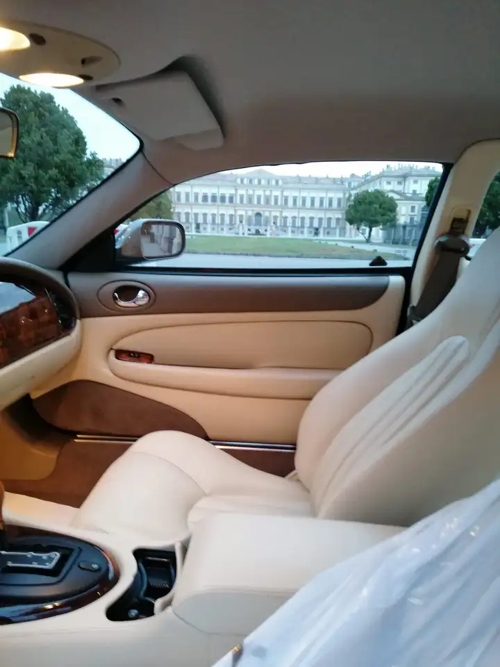 Jaguar XK8 Coupe 4.0, foto 2
