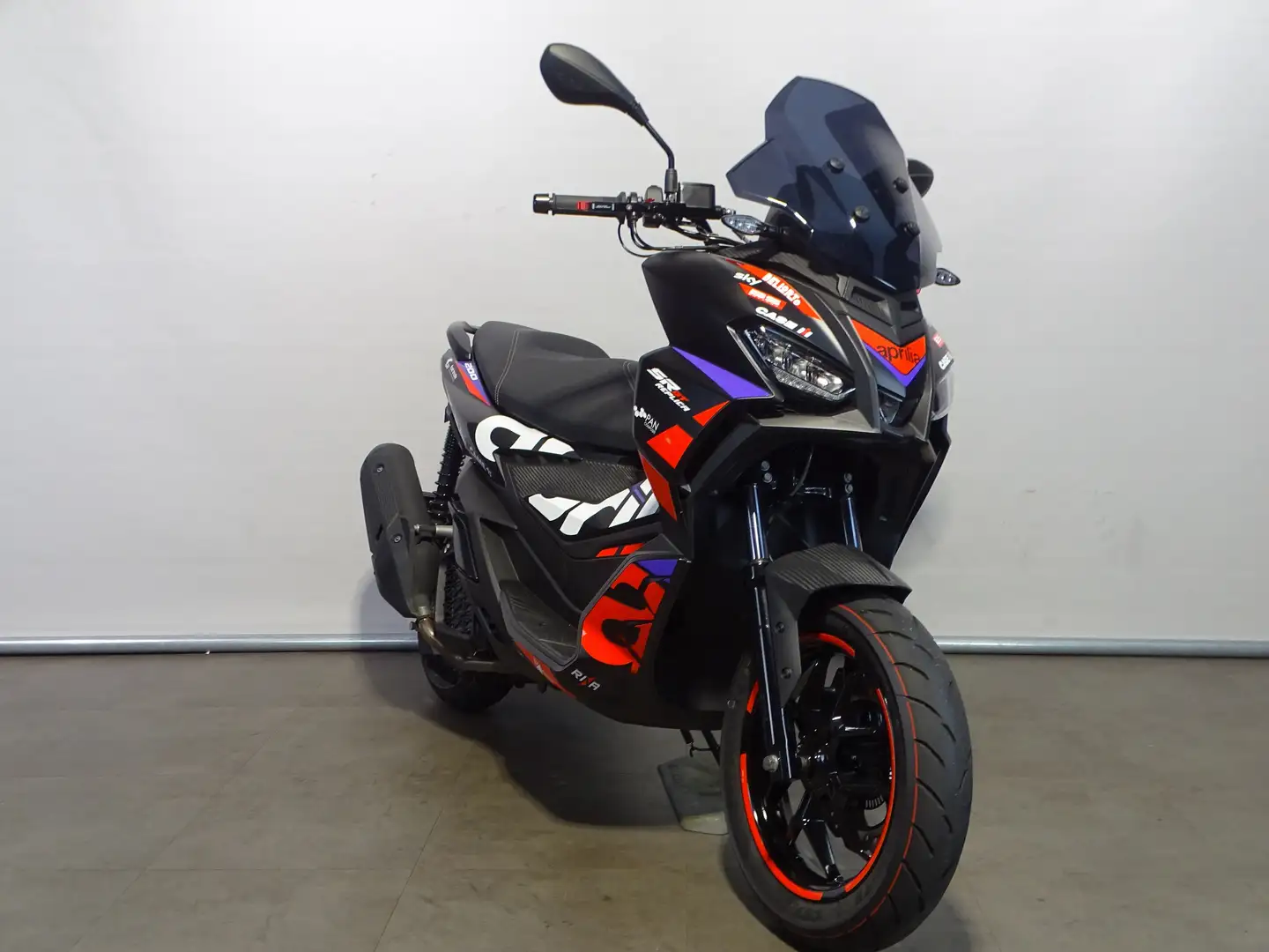 Aprilia SR GT 200 REPLICA Zwart - 2