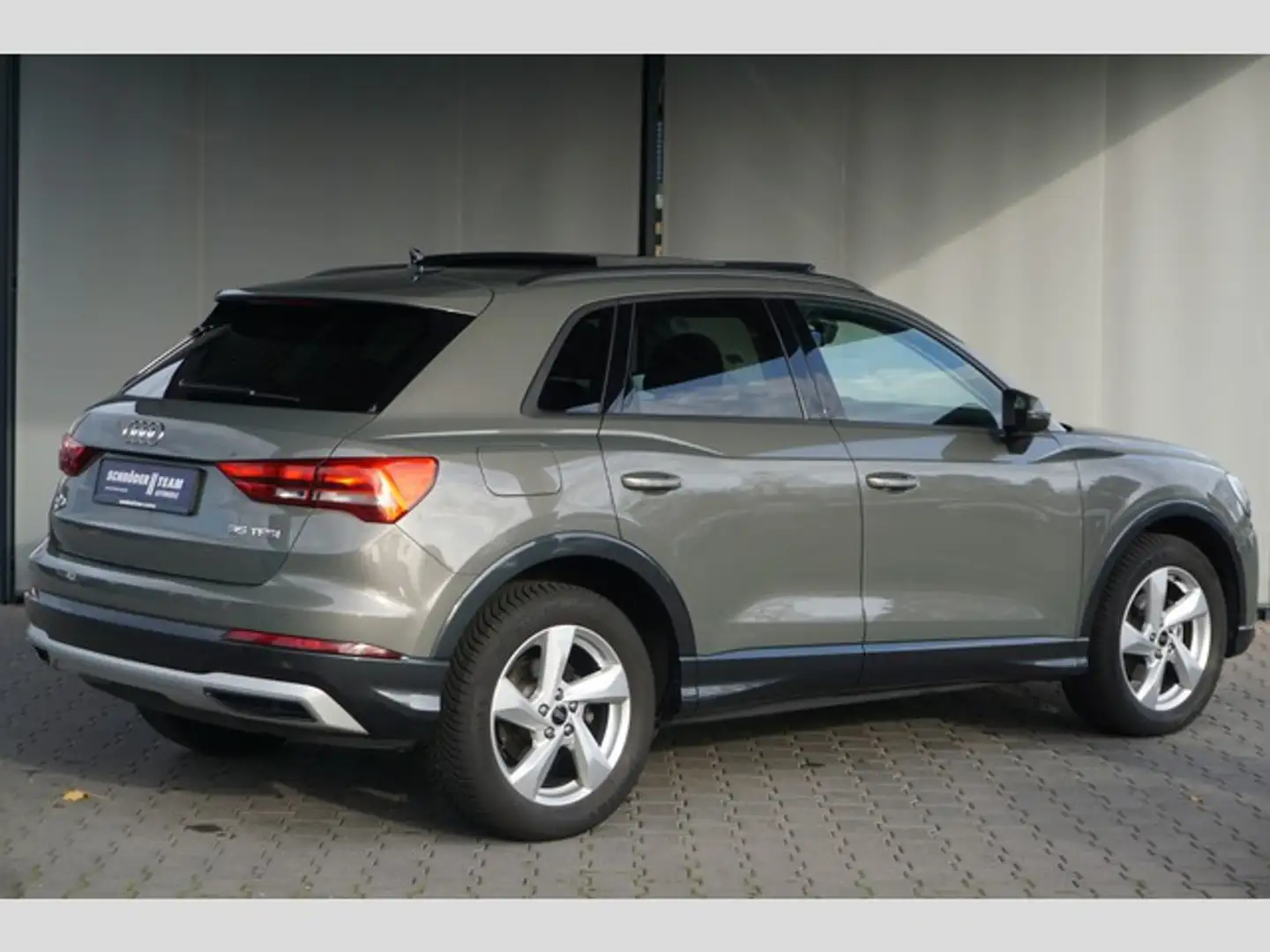 Audi Q3 35 TFSI S tronic advanced Panor.-Dach Virtual N Grau - 2