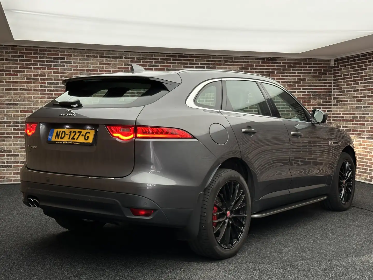 Jaguar F-Pace 2.0 Portfolio AWD 20d | Dak| Xenon| Leer| NL auto| Grijs - 2