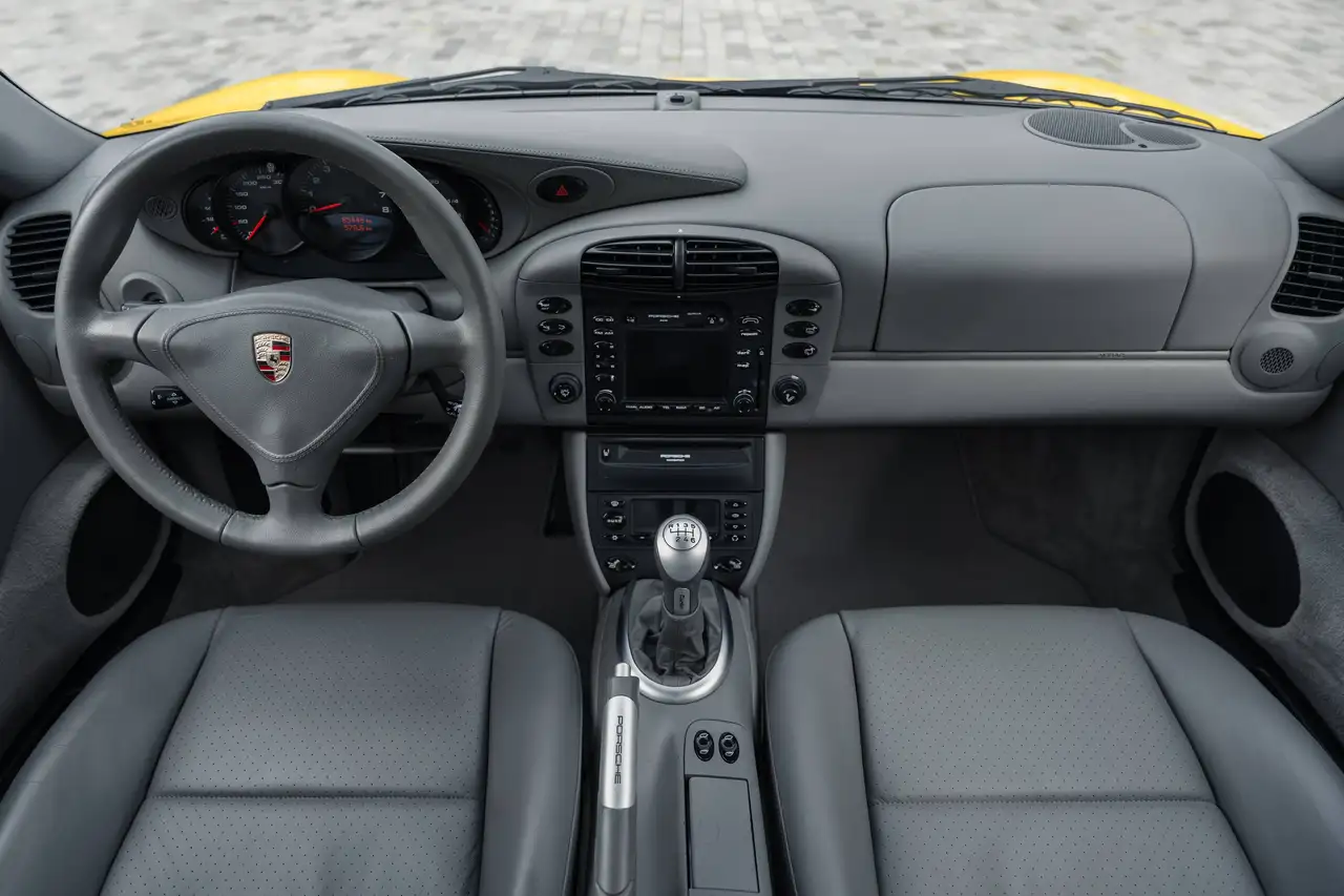 Porsche 996 Turbo - Speed Yellow, first paint, serviced, rare without sunroof, foto 8