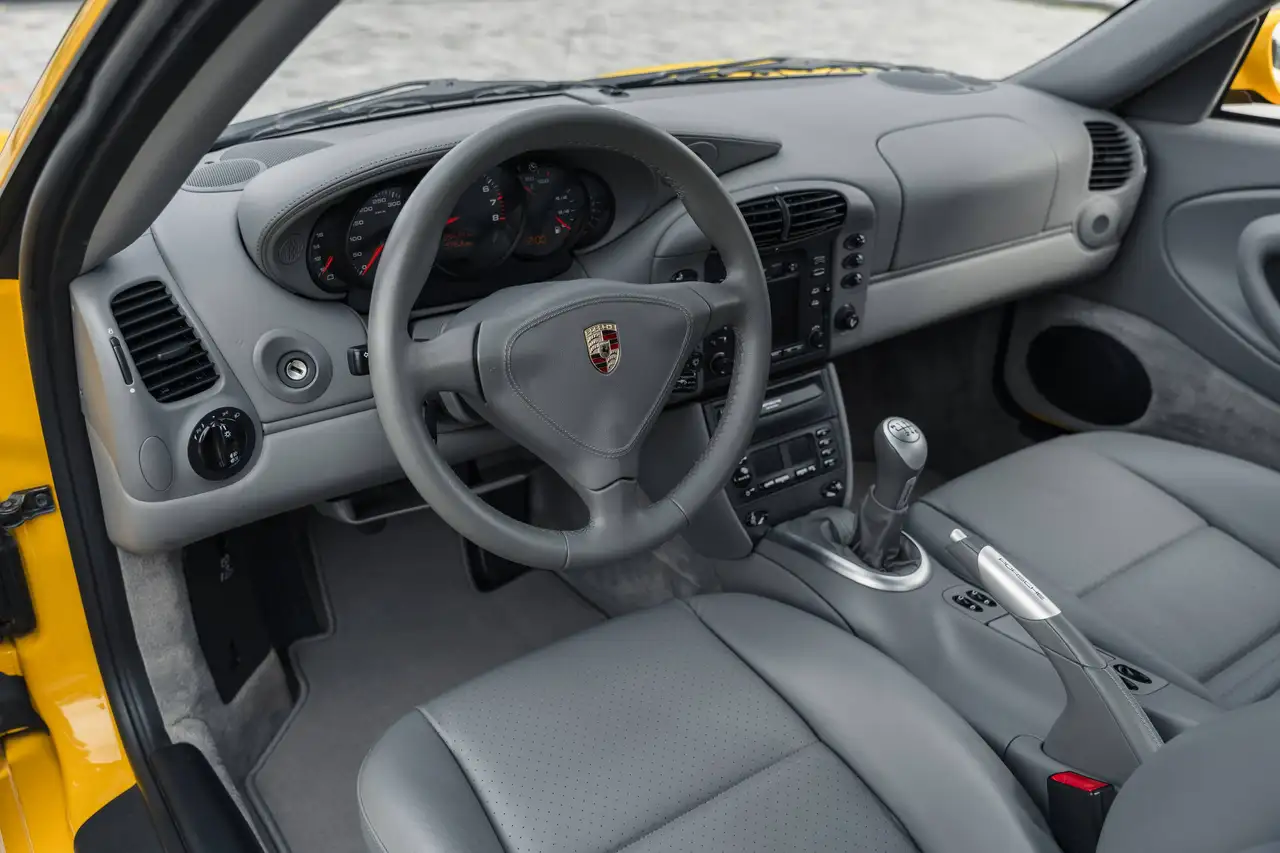 Porsche 996 Turbo - Speed Yellow, first paint, serviced, rare without sunroof, foto 7