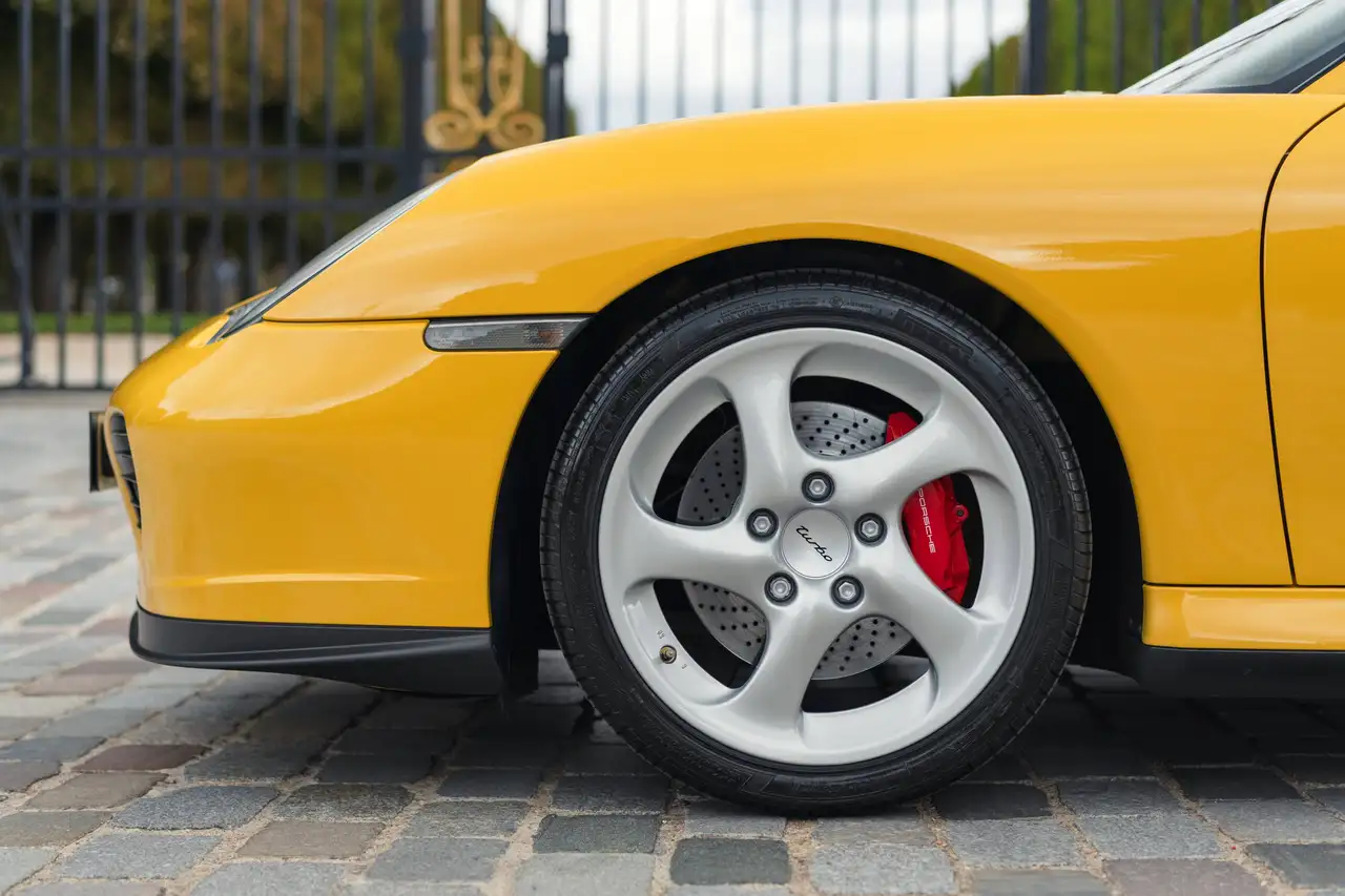 Porsche 996 Turbo - Speed Yellow, first paint, serviced, rare without sunroof, foto 6