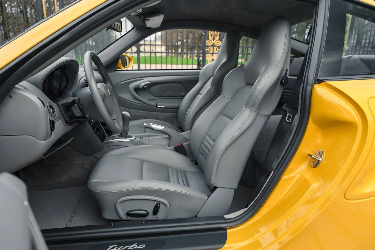 Porsche 996 Turbo - Speed Yellow, first paint, serviced, rare without sunroof, foto 10