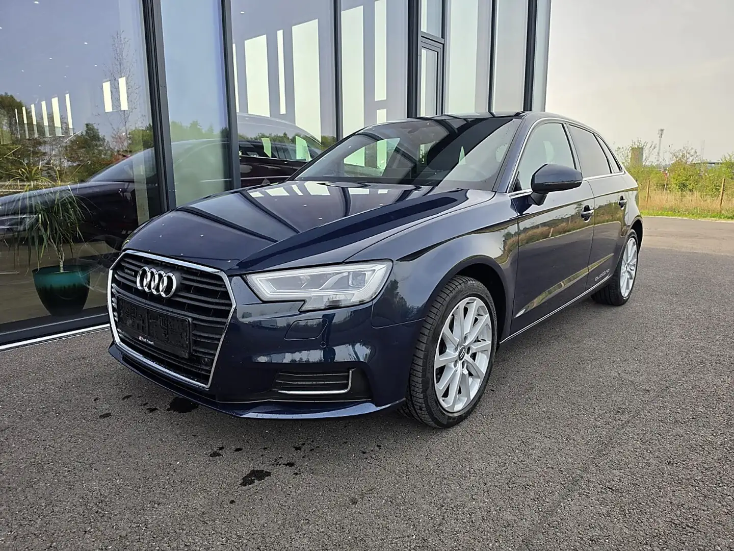 Audi A3 SB 2,0 TDI quattro intense Blau - 1