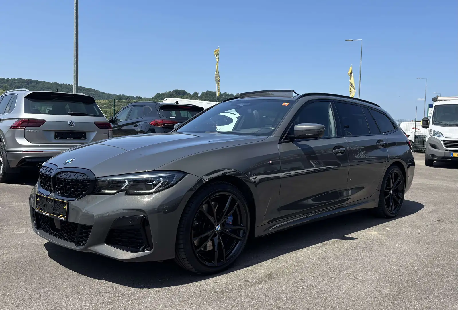 BMW 340 M340i Touring xDrive M Sportpaket Grijs - 1