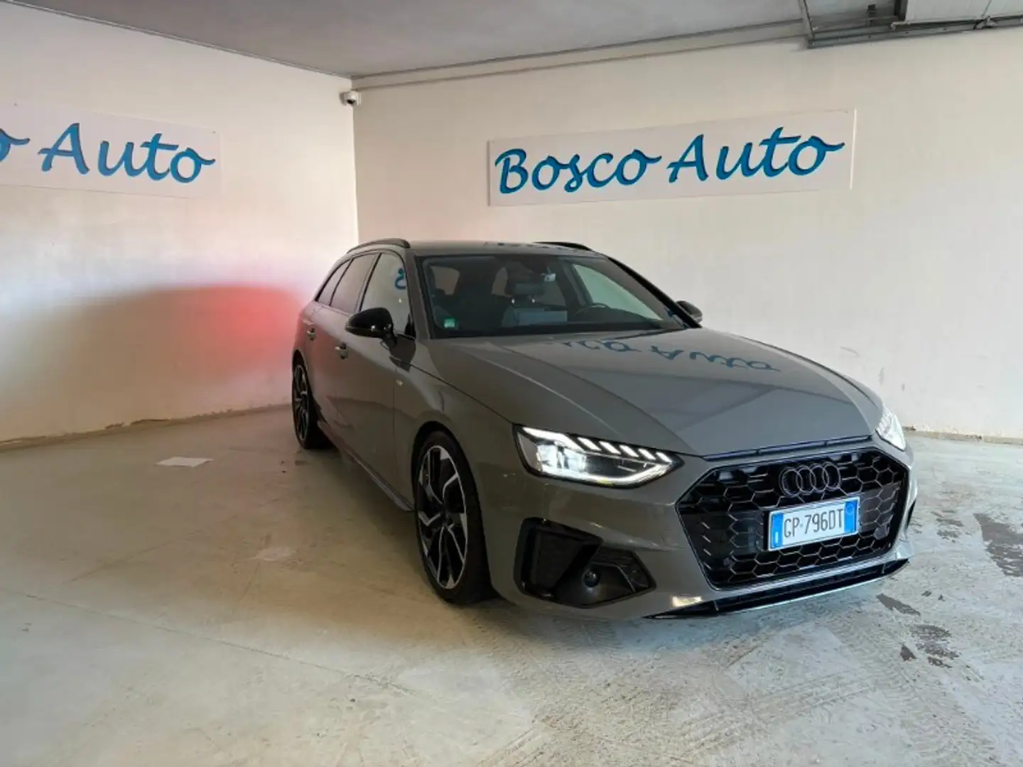 Audi A4 A4 Avant 35 TDI/163 CV S tronic S line edition Grau - 2
