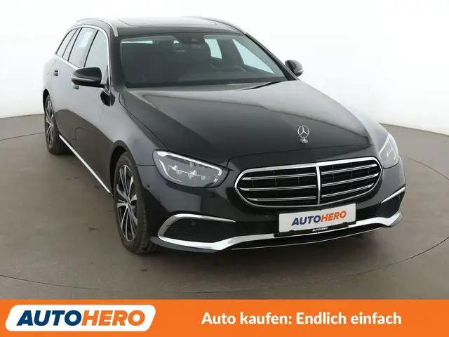 Mercedes-Benz 220 view 8