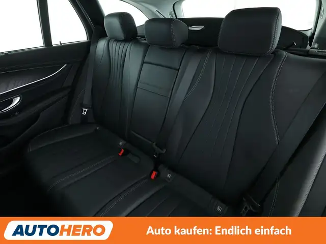 Mercedes-Benz 220 view 14