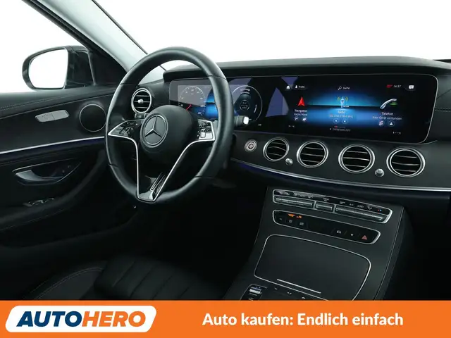 Mercedes-Benz 220 view 13
