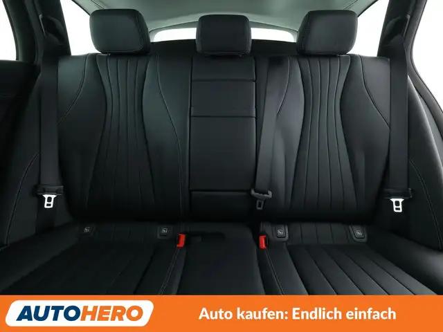 Mercedes-Benz 220 view 15