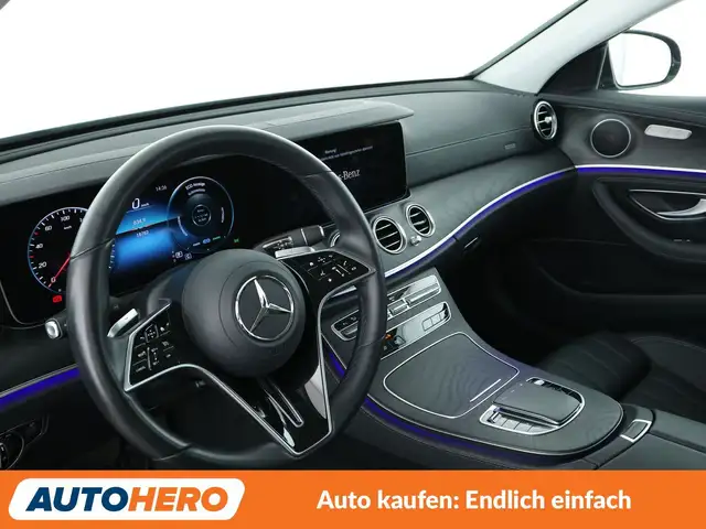 Mercedes-Benz 220 view 11