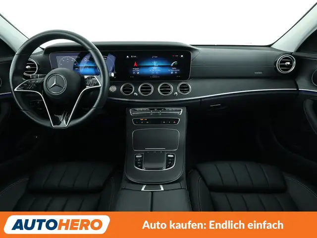 Mercedes-Benz 220 view 12