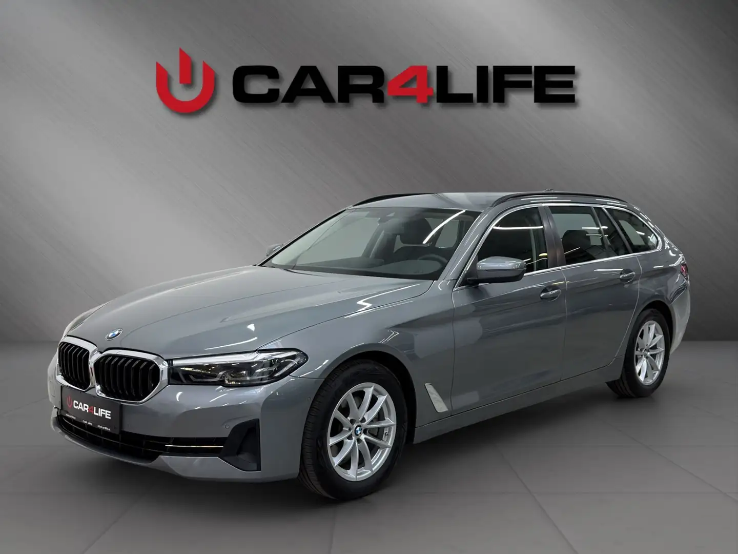 BMW 520 520d 48 V Touring xDrive Aut. *Kamera*Navi*Drivin Grau - 1